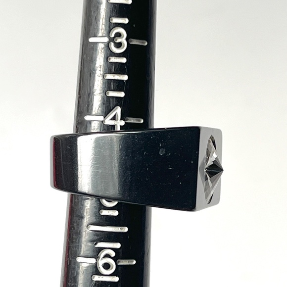 Vintage Size 4.25 Lucite Black Ring Rectangular Flat Top Rhinestone Geometric - Picture 5 of 14